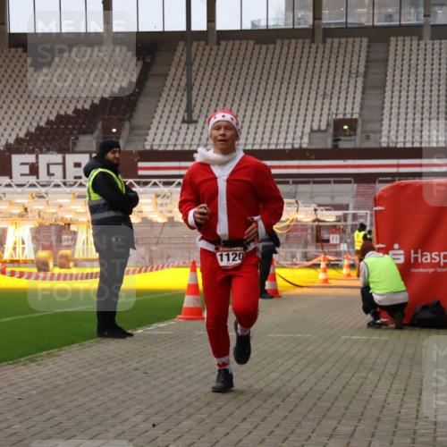 08.12.2024 - St. Pauli X-Mass-Run No. 14 Yannick Fuchs http://msf.ph/oto/7472911 08.12.2024 09:53:01 Ziel 1120 meine-sportfotos.de