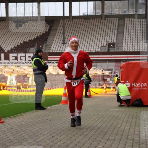 08.12.2024 - St. Pauli X-Mass-Run No. 14 Yannick Fuchs http://msf.ph/oto/7472914 08.12.2024 09:53:02 Ziel 1120 meine-sportfotos.de