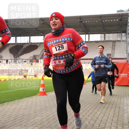 08.12.2024 - St. Pauli X-Mass-Run No. 14 Yannick Fuchs http://msf.ph/oto/7472916 08.12.2024 10:07:10 Ziel 129, 151, 165, 892, 1007, 1124, 1426, 1720, 2062, 2099, 2208, 2212, 2346, 2843, 2861, 2888, 3153, 3338, 3342 meine-sportfotos.de
