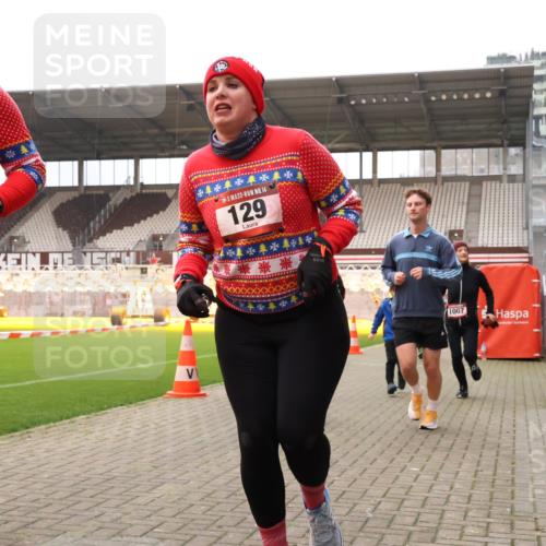 08.12.2024 - St. Pauli X-Mass-Run No. 14 Yannick Fuchs http://msf.ph/oto/7472919 08.12.2024 10:07:10 Ziel 129, 151, 165, 892, 1007, 1124, 1426, 1720, 2062, 2099, 2208, 2212, 2346, 2843, 2861, 2888, 3153, 3338, 3342 meine-sportfotos.de