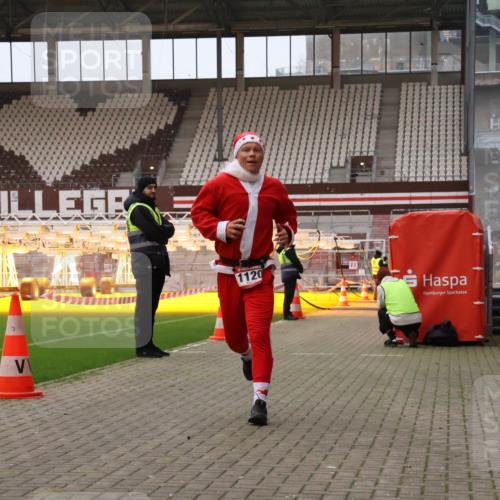 08.12.2024 - St. Pauli X-Mass-Run No. 14 Yannick Fuchs http://msf.ph/oto/7472921 08.12.2024 09:53:02 Ziel 1120 meine-sportfotos.de