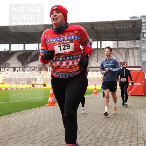 08.12.2024 - St. Pauli X-Mass-Run No. 14 Yannick Fuchs http://msf.ph/oto/7472928 08.12.2024 10:07:10 Ziel 129, 151, 165, 892, 1007, 1124, 1426, 1720, 2062, 2099, 2208, 2212, 2346, 2843, 2861, 2888, 3153, 3338, 3342 meine-sportfotos.de