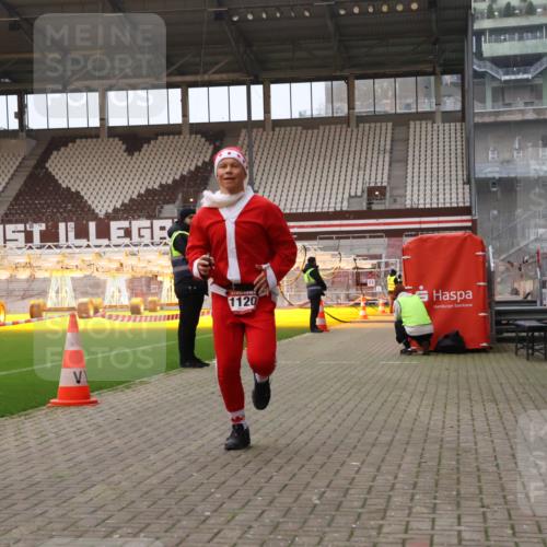 08.12.2024 - St. Pauli X-Mass-Run No. 14 Yannick Fuchs http://msf.ph/oto/7472939 08.12.2024 09:53:02 Ziel 1120 meine-sportfotos.de