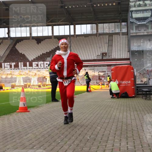 08.12.2024 - St. Pauli X-Mass-Run No. 14 Yannick Fuchs http://msf.ph/oto/7472942 08.12.2024 09:53:02 Ziel 1120 meine-sportfotos.de