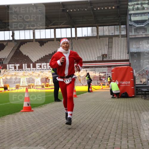08.12.2024 - St. Pauli X-Mass-Run No. 14 Yannick Fuchs http://msf.ph/oto/7472946 08.12.2024 09:53:02 Ziel 1120 meine-sportfotos.de