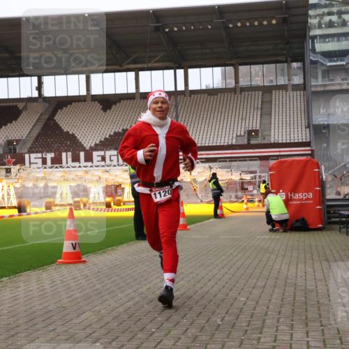 08.12.2024 - St. Pauli X-Mass-Run No. 14 Yannick Fuchs http://msf.ph/oto/7472948 08.12.2024 09:53:02 Ziel 1120 meine-sportfotos.de