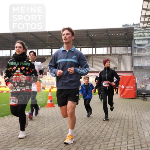 08.12.2024 - St. Pauli X-Mass-Run No. 14 Yannick Fuchs http://msf.ph/oto/7472949 08.12.2024 10:07:12 Ziel 129, 151, 165, 892, 1007, 1124, 1426, 1720, 2099, 2208, 2212, 2346, 2843, 2861, 2888, 3153, 3338, 3342 meine-sportfotos.de
