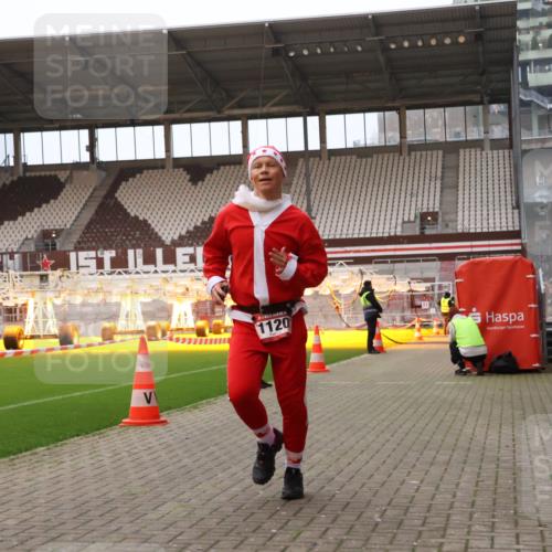 08.12.2024 - St. Pauli X-Mass-Run No. 14 Yannick Fuchs http://msf.ph/oto/7472955 08.12.2024 09:53:02 Ziel 1120 meine-sportfotos.de