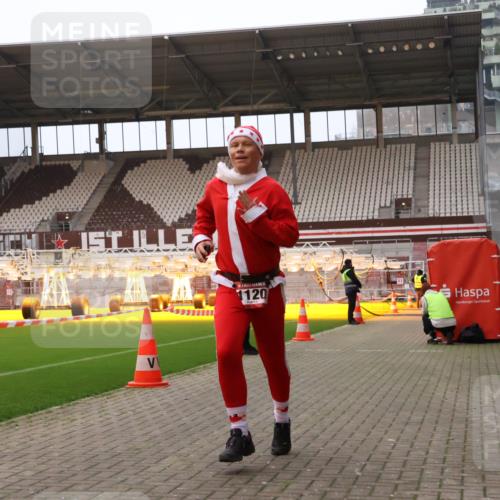 08.12.2024 - St. Pauli X-Mass-Run No. 14 Yannick Fuchs http://msf.ph/oto/7472960 08.12.2024 09:53:03 Ziel 1120 meine-sportfotos.de