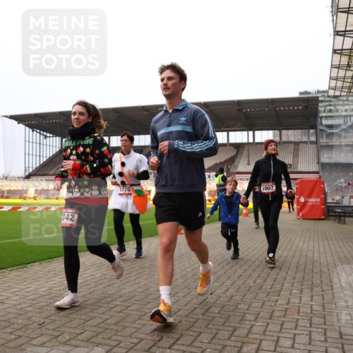 08.12.2024 - St. Pauli X-Mass-Run No. 14 Yannick Fuchs http://msf.ph/oto/7472962 08.12.2024 10:07:12 Ziel 129, 151, 165, 892, 1007, 1124, 1426, 1720, 2099, 2208, 2212, 2346, 2843, 2861, 2888, 3153, 3338, 3342 meine-sportfotos.de