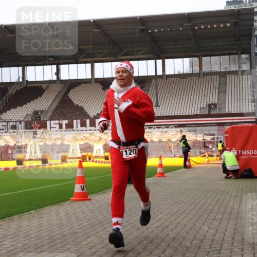 08.12.2024 - St. Pauli X-Mass-Run No. 14 Yannick Fuchs http://msf.ph/oto/7472964 08.12.2024 09:53:03 Ziel 1120 meine-sportfotos.de