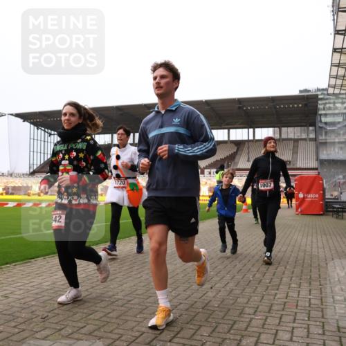 08.12.2024 - St. Pauli X-Mass-Run No. 14 Yannick Fuchs http://msf.ph/oto/7472968 08.12.2024 10:07:12 Ziel 129, 151, 165, 892, 1007, 1124, 1426, 1720, 2099, 2208, 2212, 2346, 2843, 2861, 2888, 3153, 3338, 3342 meine-sportfotos.de