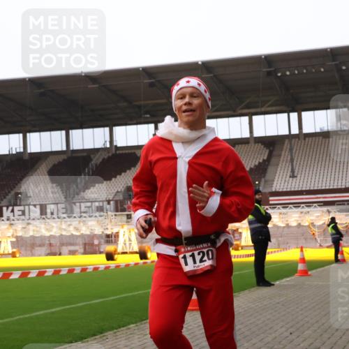 08.12.2024 - St. Pauli X-Mass-Run No. 14 Yannick Fuchs http://msf.ph/oto/7472969 08.12.2024 09:53:03 Ziel 1120 meine-sportfotos.de