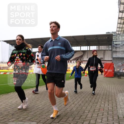 08.12.2024 - St. Pauli X-Mass-Run No. 14 Yannick Fuchs http://msf.ph/oto/7472971 08.12.2024 10:07:12 Ziel 129, 151, 165, 892, 1007, 1124, 1426, 1720, 2099, 2208, 2212, 2346, 2843, 2861, 2888, 3153, 3338, 3342 meine-sportfotos.de
