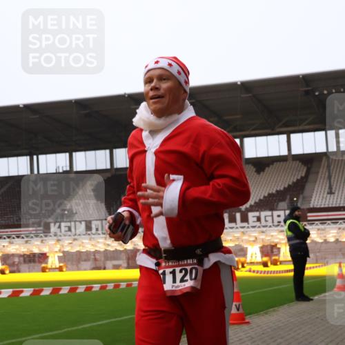 08.12.2024 - St. Pauli X-Mass-Run No. 14 Yannick Fuchs http://msf.ph/oto/7472978 08.12.2024 09:53:03 Ziel 1120 meine-sportfotos.de