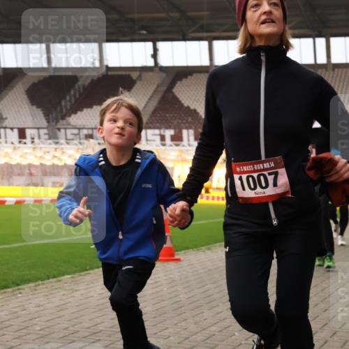 08.12.2024 - St. Pauli X-Mass-Run No. 14 Yannick Fuchs http://msf.ph/oto/7472980 08.12.2024 10:07:13 Ziel 129, 151, 165, 892, 1007, 1124, 1426, 1720, 2099, 2208, 2212, 2843, 2861, 2888, 3153, 3338, 3342 meine-sportfotos.de