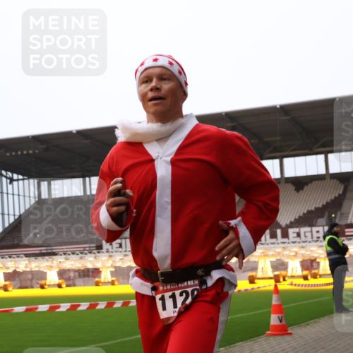 08.12.2024 - St. Pauli X-Mass-Run No. 14 Yannick Fuchs http://msf.ph/oto/7472985 08.12.2024 09:53:03 Ziel 1120 meine-sportfotos.de