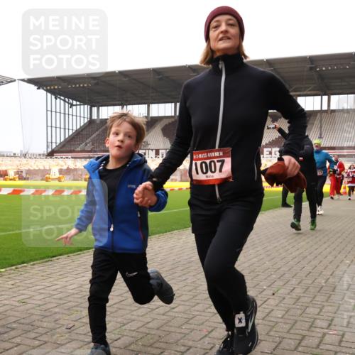 08.12.2024 - St. Pauli X-Mass-Run No. 14 Yannick Fuchs http://msf.ph/oto/7472989 08.12.2024 10:07:13 Ziel 129, 151, 165, 892, 1007, 1124, 1426, 1720, 2099, 2208, 2212, 2843, 2861, 2888, 3153, 3338, 3342 meine-sportfotos.de