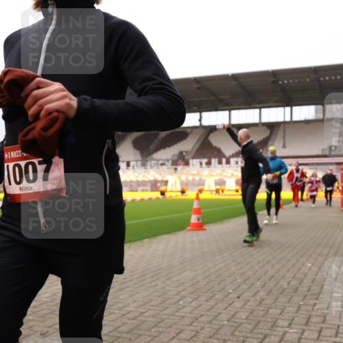 08.12.2024 - St. Pauli X-Mass-Run No. 14 Yannick Fuchs http://msf.ph/oto/7472998 08.12.2024 10:07:14 Ziel 129, 165, 892, 1007, 1124, 1426, 1720, 2099, 2208, 2843, 2861, 2888, 3153, 3338, 3342 meine-sportfotos.de
