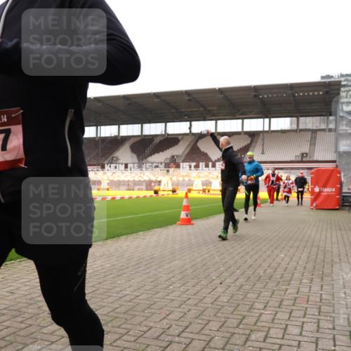08.12.2024 - St. Pauli X-Mass-Run No. 14 Yannick Fuchs http://msf.ph/oto/7473001 08.12.2024 10:07:14 Ziel 129, 165, 892, 1007, 1124, 1426, 1720, 2099, 2208, 2843, 2861, 2888, 3153, 3338, 3342 meine-sportfotos.de