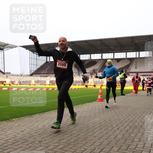 08.12.2024 - St. Pauli X-Mass-Run No. 14 Yannick Fuchs http://msf.ph/oto/7473022 08.12.2024 10:07:15 Ziel 129, 165, 892, 1007, 1124, 1426, 1720, 2099, 2208, 2843, 2861, 2888, 3153, 3338, 3342 meine-sportfotos.de