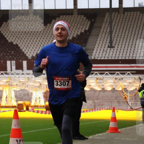 08.12.2024 - St. Pauli X-Mass-Run No. 14 Yannick Fuchs http://msf.ph/oto/7473026 08.12.2024 09:53:23 Ziel 183, 859, 2084, 2844, 3023, 3307 meine-sportfotos.de