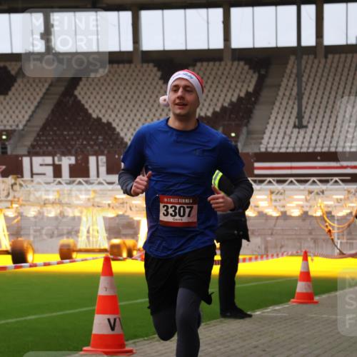 08.12.2024 - St. Pauli X-Mass-Run No. 14 Yannick Fuchs http://msf.ph/oto/7473032 08.12.2024 09:53:23 Ziel 183, 859, 2084, 2844, 3023, 3307 meine-sportfotos.de