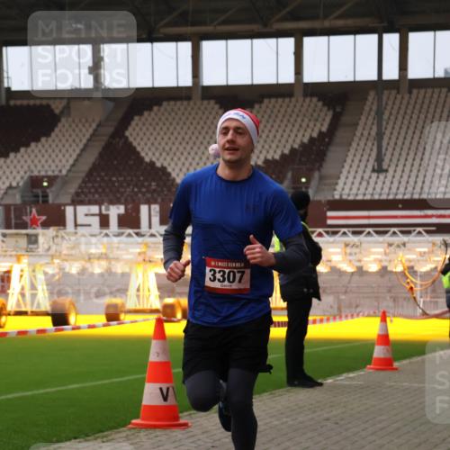 08.12.2024 - St. Pauli X-Mass-Run No. 14 Yannick Fuchs http://msf.ph/oto/7473036 08.12.2024 09:53:23 Ziel 183, 859, 2084, 2844, 3023, 3307 meine-sportfotos.de