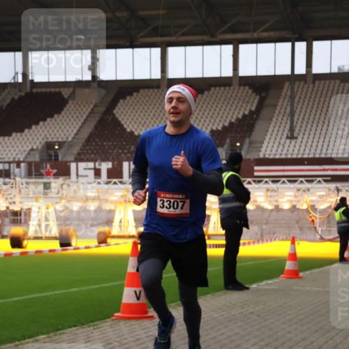 08.12.2024 - St. Pauli X-Mass-Run No. 14 Yannick Fuchs http://msf.ph/oto/7473039 08.12.2024 09:53:23 Ziel 183, 859, 2084, 2844, 3023, 3307 meine-sportfotos.de
