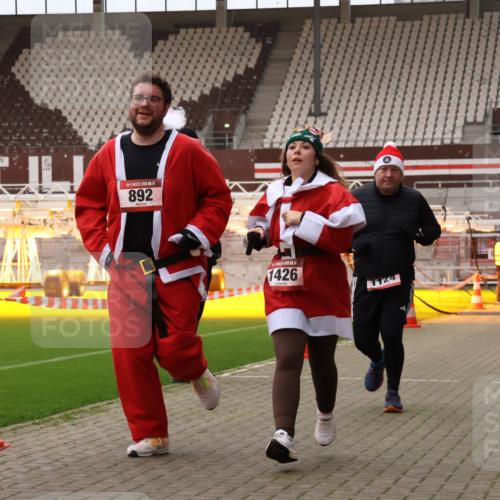 08.12.2024 - St. Pauli X-Mass-Run No. 14 Yannick Fuchs http://msf.ph/oto/7473053 08.12.2024 10:07:18 Ziel 129, 165, 892, 1007, 1124, 1426, 1720, 2099, 2208, 2843, 2861, 2888, 3153, 3338, 3342 meine-sportfotos.de