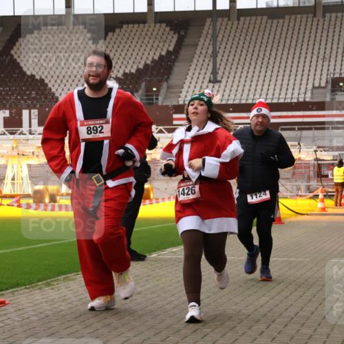 08.12.2024 - St. Pauli X-Mass-Run No. 14 Yannick Fuchs http://msf.ph/oto/7473056 08.12.2024 10:07:18 Ziel 129, 165, 892, 1007, 1124, 1426, 1720, 2099, 2208, 2843, 2861, 2888, 3153, 3338, 3342 meine-sportfotos.de