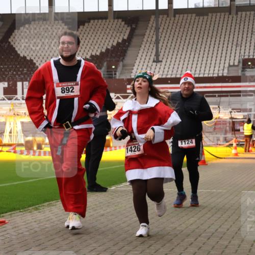 08.12.2024 - St. Pauli X-Mass-Run No. 14 Yannick Fuchs http://msf.ph/oto/7473057 08.12.2024 10:07:18 Ziel 129, 165, 892, 1007, 1124, 1426, 1720, 2099, 2208, 2843, 2861, 2888, 3153, 3338, 3342 meine-sportfotos.de