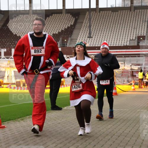 08.12.2024 - St. Pauli X-Mass-Run No. 14 Yannick Fuchs http://msf.ph/oto/7473060 08.12.2024 10:07:18 Ziel 129, 165, 892, 1007, 1124, 1426, 1720, 2099, 2208, 2843, 2861, 2888, 3153, 3338, 3342 meine-sportfotos.de