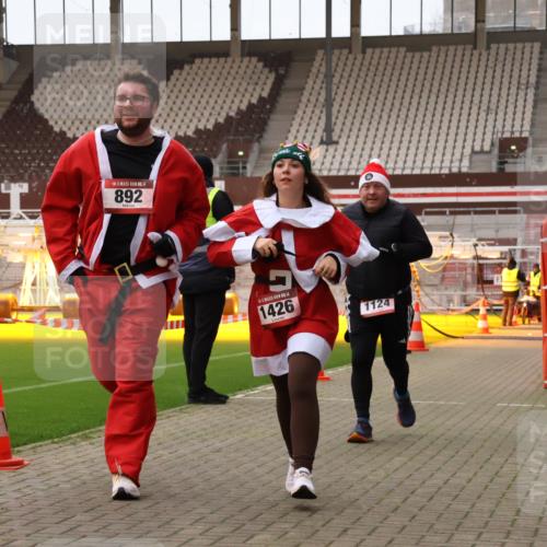 08.12.2024 - St. Pauli X-Mass-Run No. 14 Yannick Fuchs http://msf.ph/oto/7473064 08.12.2024 10:07:18 Ziel 129, 165, 892, 1007, 1124, 1426, 1720, 2099, 2208, 2843, 2861, 2888, 3153, 3338, 3342 meine-sportfotos.de