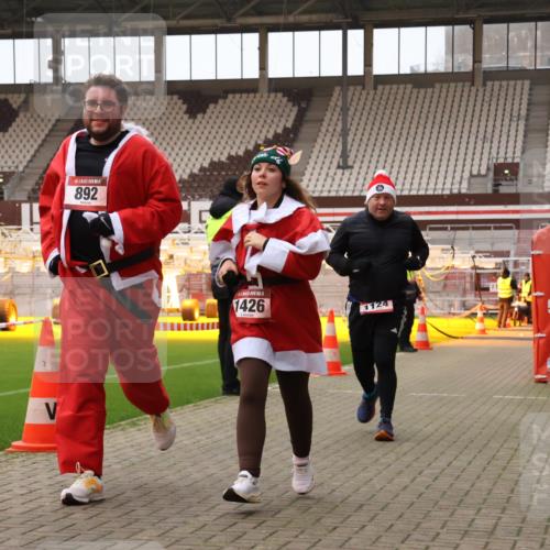 08.12.2024 - St. Pauli X-Mass-Run No. 14 Yannick Fuchs http://msf.ph/oto/7473084 08.12.2024 10:07:18 Ziel 129, 165, 892, 1007, 1124, 1426, 1720, 2099, 2208, 2843, 2861, 2888, 3153, 3338, 3342 meine-sportfotos.de