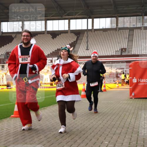 08.12.2024 - St. Pauli X-Mass-Run No. 14 Yannick Fuchs http://msf.ph/oto/7473090 08.12.2024 10:07:18 Ziel 129, 165, 892, 1007, 1124, 1426, 1720, 2099, 2208, 2843, 2861, 2888, 3153, 3338, 3342 meine-sportfotos.de