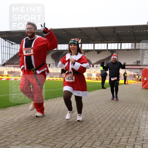 08.12.2024 - St. Pauli X-Mass-Run No. 14 Yannick Fuchs http://msf.ph/oto/7473098 08.12.2024 10:07:20 Ziel 129, 165, 892, 1007, 1124, 1426, 1720, 2099, 2208, 2843, 2861, 2888, 3153, 3338, 3342 meine-sportfotos.de