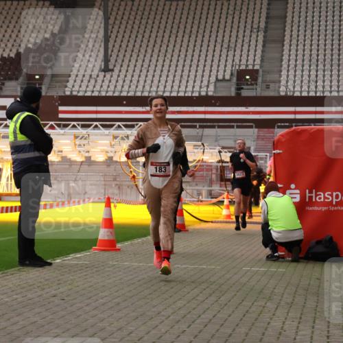 08.12.2024 - St. Pauli X-Mass-Run No. 14 Yannick Fuchs http://msf.ph/oto/7473099 08.12.2024 09:53:28 Ziel 183, 859, 1818, 2084, 2844, 3023, 3307 meine-sportfotos.de