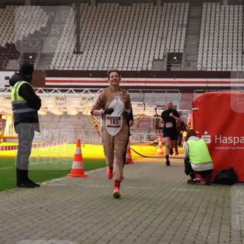 08.12.2024 - St. Pauli X-Mass-Run No. 14 Yannick Fuchs http://msf.ph/oto/7473100 08.12.2024 09:53:28 Ziel 183, 859, 1818, 2084, 2844, 3023, 3307 meine-sportfotos.de