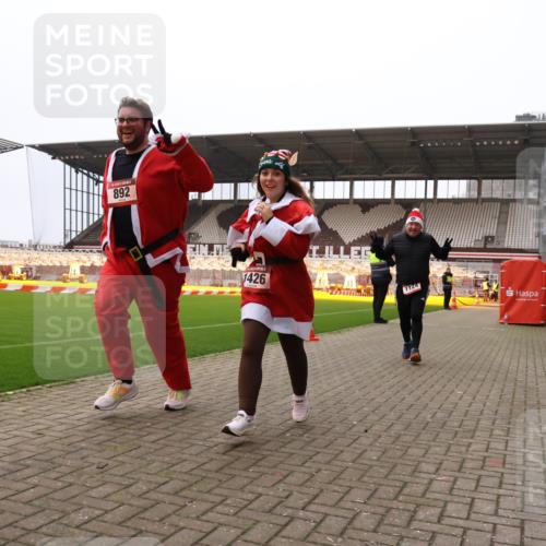 08.12.2024 - St. Pauli X-Mass-Run No. 14 Yannick Fuchs http://msf.ph/oto/7473102 08.12.2024 10:07:20 Ziel 129, 165, 892, 1007, 1124, 1426, 1720, 2099, 2208, 2843, 2861, 2888, 3153, 3338, 3342 meine-sportfotos.de