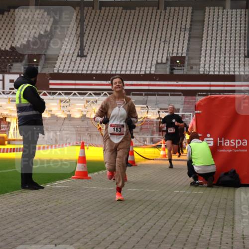 08.12.2024 - St. Pauli X-Mass-Run No. 14 Yannick Fuchs http://msf.ph/oto/7473104 08.12.2024 09:53:28 Ziel 183, 859, 1818, 2084, 2844, 3023, 3307 meine-sportfotos.de