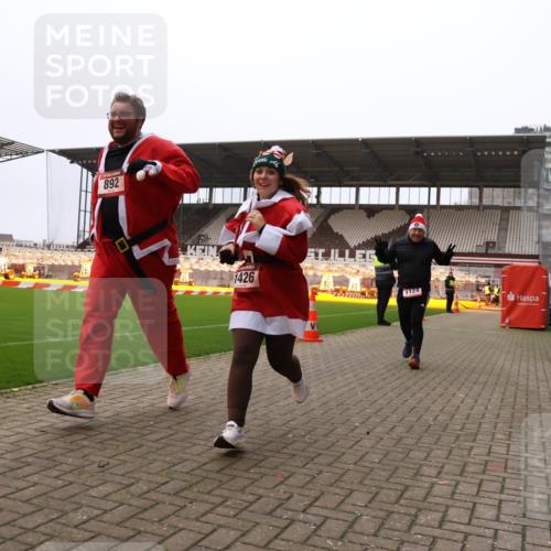 08.12.2024 - St. Pauli X-Mass-Run No. 14 Yannick Fuchs http://msf.ph/oto/7473105 08.12.2024 10:07:20 Ziel 129, 165, 892, 1007, 1124, 1426, 1720, 2099, 2208, 2843, 2861, 2888, 3153, 3338, 3342 meine-sportfotos.de