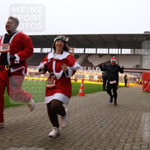 08.12.2024 - St. Pauli X-Mass-Run No. 14 Yannick Fuchs http://msf.ph/oto/7473109 08.12.2024 10:07:20 Ziel 129, 165, 892, 1007, 1124, 1426, 1720, 2099, 2208, 2843, 2861, 2888, 3153, 3338, 3342 meine-sportfotos.de