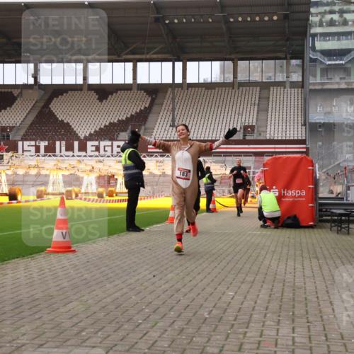 08.12.2024 - St. Pauli X-Mass-Run No. 14 Yannick Fuchs http://msf.ph/oto/7473111 08.12.2024 09:53:29 Ziel 183, 859, 1818, 2084, 2844, 3023, 3307 meine-sportfotos.de