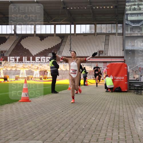 08.12.2024 - St. Pauli X-Mass-Run No. 14 Yannick Fuchs http://msf.ph/oto/7473115 08.12.2024 09:53:29 Ziel 183, 859, 1818, 2084, 2844, 3023, 3307 meine-sportfotos.de