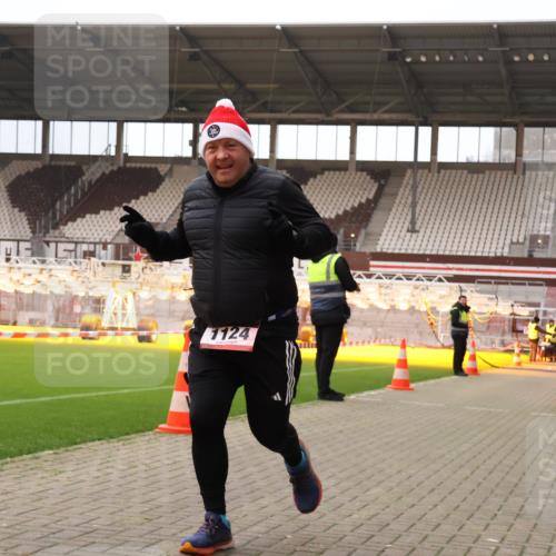 08.12.2024 - St. Pauli X-Mass-Run No. 14 Yannick Fuchs http://msf.ph/oto/7473116 08.12.2024 10:07:21 Ziel 129, 165, 892, 1007, 1124, 1426, 1720, 2099, 2208, 2861, 3153, 3338, 3342 meine-sportfotos.de