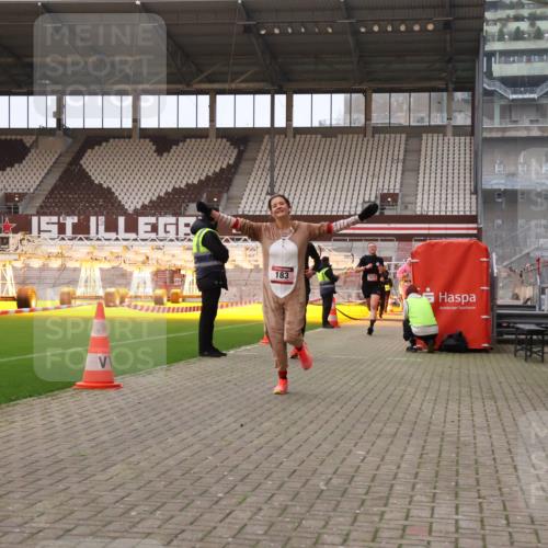 08.12.2024 - St. Pauli X-Mass-Run No. 14 Yannick Fuchs http://msf.ph/oto/7473118 08.12.2024 09:53:29 Ziel 183, 859, 1818, 2084, 2844, 3023, 3307 meine-sportfotos.de