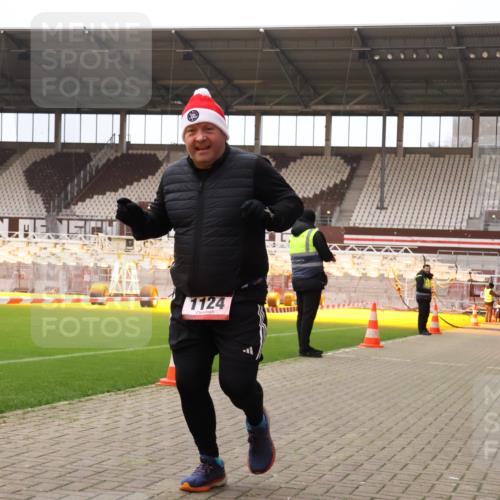 08.12.2024 - St. Pauli X-Mass-Run No. 14 Yannick Fuchs http://msf.ph/oto/7473120 08.12.2024 10:07:21 Ziel 129, 165, 892, 1007, 1124, 1426, 1720, 2099, 2208, 2861, 3153, 3338, 3342 meine-sportfotos.de