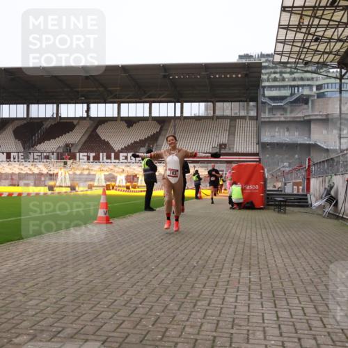 08.12.2024 - St. Pauli X-Mass-Run No. 14 Yannick Fuchs http://msf.ph/oto/7473126 08.12.2024 09:53:30 Ziel 183, 859, 1818, 2084, 2844, 3023, 3307 meine-sportfotos.de