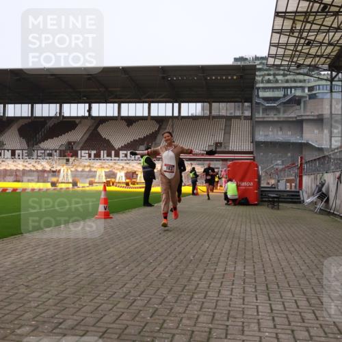 08.12.2024 - St. Pauli X-Mass-Run No. 14 Yannick Fuchs http://msf.ph/oto/7473129 08.12.2024 09:53:30 Ziel 183, 859, 1818, 2084, 2844, 3023, 3307 meine-sportfotos.de